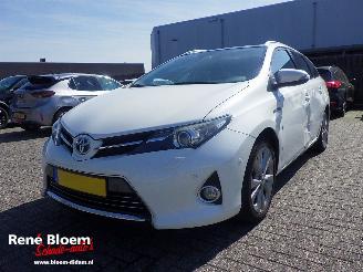 damaged passenger cars Toyota Auris Touring Sports 1.8 Hybrid 2013/8