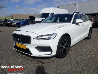 Damaged car Volvo V-60 2.0 B3 Momentem Avantgarde 163pk Aut 2021/7