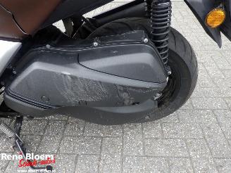 Yamaha XMAX 300 picture 17