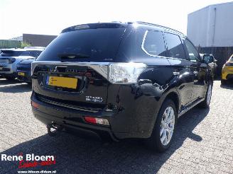 krockskadad bil auto Mitsubishi Outlander 2.0 PHEV Instyle 2013/12