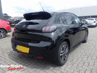 krockskadad bil auto Peugeot 208 1.2 PureTech Allure 101pk 2023/1