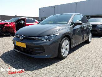 Vaurioauto  passenger cars Volkswagen Golf 1.5 eHybrid Life Edition 2026/5