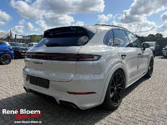 damaged passenger cars Porsche Cayenne 3.0 S E-Hybrid 520pk Full Option 2025/3