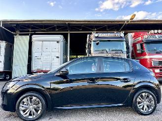 Schadeauto Peugeot e-208 EV 50kwh 136pk aut Active Pack - 57dkm nap - line assist - navi - pdc - lmv - stoelverw - airco - cruise - carplay 2022/12