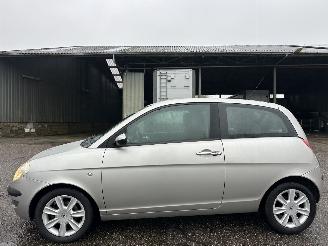 Schadeauto Lancia Ypsilon 1.2-16V 80pk Argento - nap - airco - cruise contr - lmv - nieuw apk 10-11-2026 - elektr ramen 2005/1