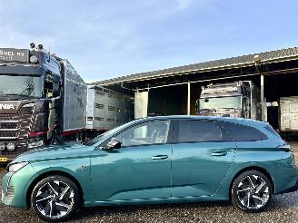 Avarii autoturisme Peugeot 308 1.2 Turbo 131pk 6-bak Allure Pack Bus - 58dkm nap - 360cam - nav - front + line + side assist - keyless - virtual 2023/1