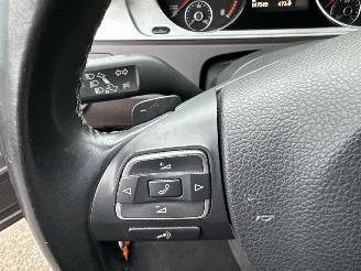 Volkswagen Passat 1.4 TSI 122pk dsg aut + f1 Highline - nap - dvd in hoofdsteunen - navi - clima - cruise - leer + stoelverw picture 25