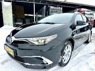 Toyota Auris Touring Sports Gereserveerd 1.8 Hybrid 123pk aut Exe - pano - nap - navi - camera - keyless - front + line + park assist picture 2