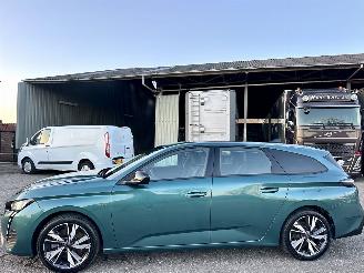 Schadeauto Peugeot 308 1.6 Plug-in Hybrid 191pk aut + f1 Active Pack Bus - nap - 1e eig - clima - cruise - carplay - pdc - line assist 2022/11