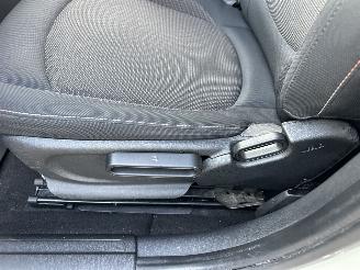 Mini Clubman Cooper 1.5T 136pk 6-traps aut - pano - nap - 1e eig - keyless entry + start - line assist - clima + cruise contr picture 39