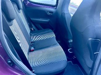 Peugeot 108 1.0 e-VTi 69pk Première CabrioTop - nap - camera - keyless entry + start - elektr dak - clima - cruise - carplay picture 38