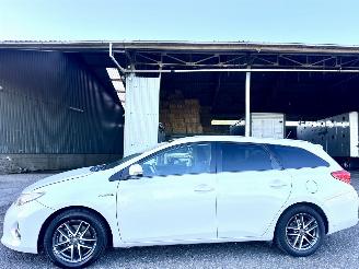 damaged passenger cars Toyota Auris Touring Sports 1.8 Hybrid 123pk automaat - pano - nap - 2014/10