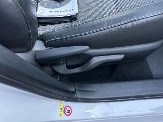 Toyota Auris Touring Sports Gereserveerd 1.8 Hybrid 123pk aut Lease pro - pano - nap - front + line + park assist - keyless entry + start - stoelverw picture 56