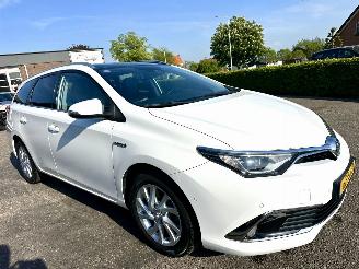 Toyota Auris Touring Sports Gereserveerd 1.8 Hybrid 123pk aut Lease pro - pano - nap - front + line + park assist - keyless entry + start - stoelverw picture 3