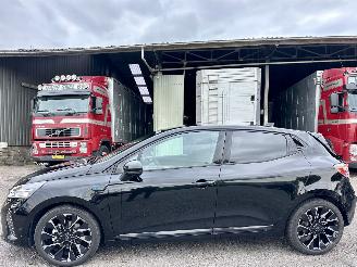 uszkodzony samochody osobowe Renault Clio 1.6 E-Tech Full Hybrid 145 esprit Alpine 2025/1