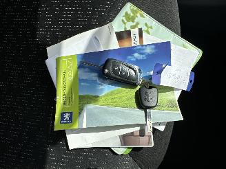 Peugeot 107 Gereserveerd 1.0-12v automaat 68pk XS 5drs - nap - carplay - airco - 49dkm - elektr ramen - toerenteller picture 15