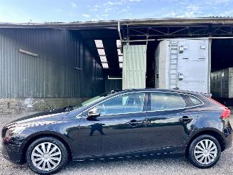 damaged passenger cars Volvo V-40 1.6 T4 179pk automaat Summum - xenon - navi - camera - keyless - front + line + side assist 2012/12