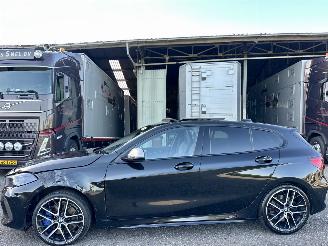 Schadeauto BMW 1-serie M135i xDrive 306pk aut + f1 High Exe M-Sport Performance - pano - nap - hud - harman/kardon - keyless - kuipstoelen 2020/9