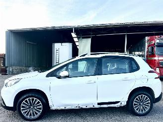 Schadeauto Peugeot 2008 1.2 PureTech Active 2018/8