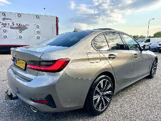 BMW 3-serie Gereserveerd 320d 190pk aut + f1 xDrive High Exe sedan - schuifdak - harman/k - head up - keyless - 360cam - stuurverw picture 4