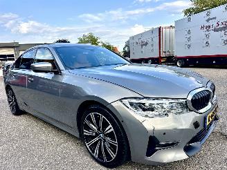 BMW 3-serie Gereserveerd 320d 190pk aut + f1 xDrive High Exe sedan - schuifdak - harman/k - head up - keyless - 360cam - stuurverw picture 3
