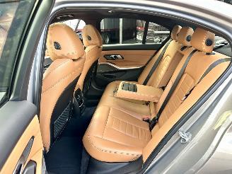BMW 3-serie Gereserveerd 320d 190pk aut + f1 xDrive High Exe sedan - schuifdak - harman/k - head up - keyless - 360cam - stuurverw picture 15