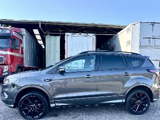 skadebil auto Ford Kuga 1.5 EcoB Turbo 150pk 6-bak ST-Line - nap - navi - xenon - park assist - leer + alcantara - zwarte hemel - keyless 2017/9