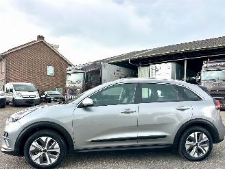 damaged passenger cars Kia e-Niro 64kWh  204pk aut + f1 DynamicLine 2022/8