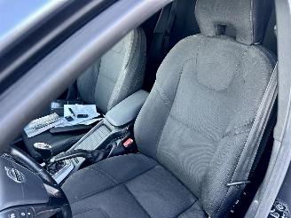 Volvo V-40 1.6 D2 114pk 6-bak Momentum - navi - camera - velgen - sfeerverl - getint glas - pdc - rijdbaar picture 39