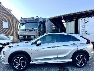 Unfallwagen Mitsubishi Eclipse Cross 2.4 PHEV Plug-In Hybr aut 4WD Exec - nap - 1e eig - xenon - 360cam - front + line + side assist - stuurverw 2023/3