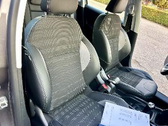 Peugeot 2008 1.2 PureTech 82pk aut + f1 Allure - 33dkm nap - 1e eig - navi - pdc v+a - lmv - clima + cruise contr picture 22
