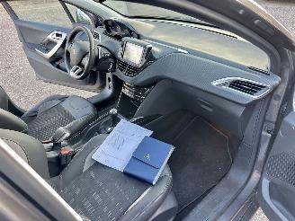 Peugeot 2008 1.2 PureTech 82pk aut + f1 Allure - 33dkm nap - 1e eig - navi - pdc v+a - lmv - clima + cruise contr picture 21