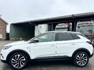Damaged car Opel Grandland X 1.2 Turbo 131pk aut Innovation - 360cam - keyless - nav - line + side assist - stoelkoeling - stuurverw - stoelverw v+a 2018/7