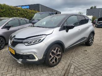 Vaurioauto  passenger cars Renault Captur AUTOMAAT 1.2 TCe Bose 80 d km  RIJDBAAR 2018/5