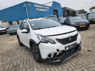 krockskadad bil auto Peugeot 2008 AUTOMAAT Peugeot 2008 1.2 PureTech Allure 69000KM  RIJDBAAR 2016/1