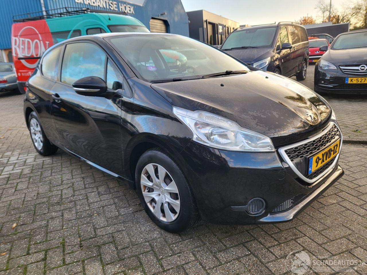 Peugeot 208 1.0 VTi Access COOL  2E eigenaar motor loopt op 2 cil ,rijdt nog wel (ZIE 3E FOTO)