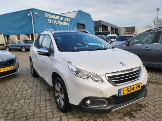 Schadeauto Peugeot 2008 AUTOMAAT  1.6 VTi  Allure leer,pann,navi, rijdbaar 2015/4