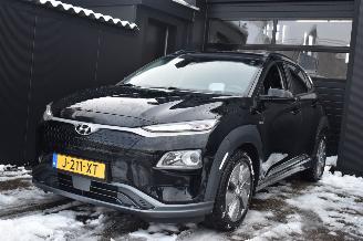 Schadeauto Hyundai Kona 64Kwh EV Fashion 204Pk 3Fase Soh 100% *Navi/Clima/Camera 2020/12