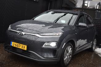 Vaurioauto  passenger cars Hyundai Kona 64Kwh Premium 204Pk 3Fase SOH 100% *Navi/Clima/Camera/Leder/Stoelverwarming 2020/12