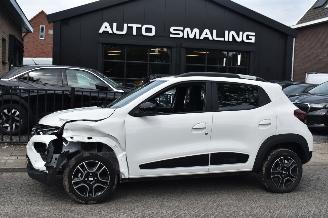 krockskadad bil auto Dacia Spring 27Kwh Essential 45Pk *Airco 2023/6