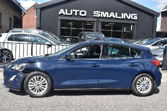 Vaurioauto  passenger cars Ford Focus 1.0 Ecoboost Titanium Business 125Pk *Navi/Clima 2020/6