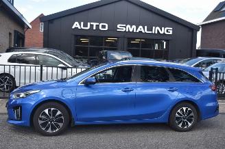 Vaurioauto  passenger cars Kia Ceed 1.6 Gdi Phev Dynamicplusline 105Pk *Navi/Clima/Camera 2021/10