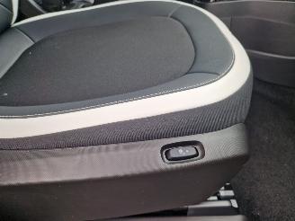 Renault Twingo Z.E. R80 Urban Night Camera / Navigatie / Airco ECC / Park.sensoren / 16\" LMV picture 15