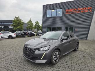krockskadad bil auto Peugeot 208 74kw STYLE  20DKM 2023/1