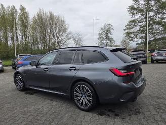 BMW 3-serie 330e X-DRIVE / M-SPORT / PANO / HEAD UPP picture 4