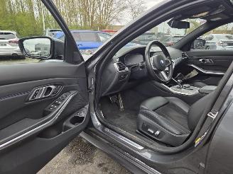 BMW 3-serie 330e X-DRIVE / M-SPORT / PANO / HEAD UPP picture 26