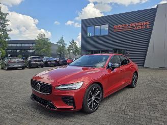 Schadeauto Volvo S-60 T8  AW-D 334KW. BENZ-HYBR -ULTIMATE DARK / PANO / HEAD UPP 2023/4