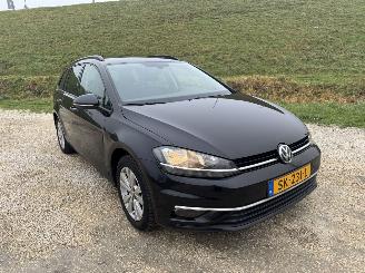 damaged passenger cars Volkswagen Golf 1.6 TDI Comfortline/automaat/clima/navi 2018/4