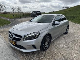 damaged passenger cars Mercedes A-klasse 180 prestige automaat/navi/camera 2017/11