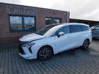 Coche accidentado DFSK  FORTHING U TOUR PANORAMADAK LEER LED 7 PERSOONS 2023/10